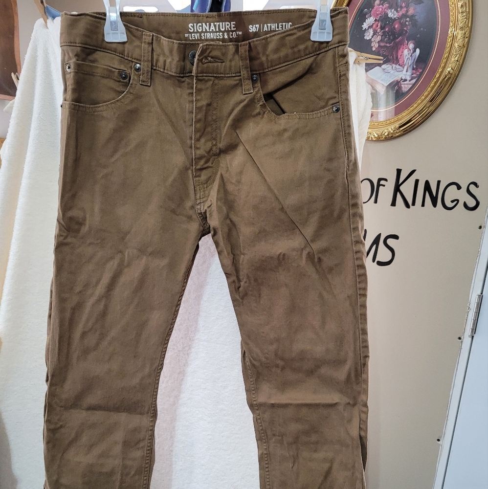 (2178) Levi Strauss and Co  Men's/Boys. Athletic Reg 18, Tan color